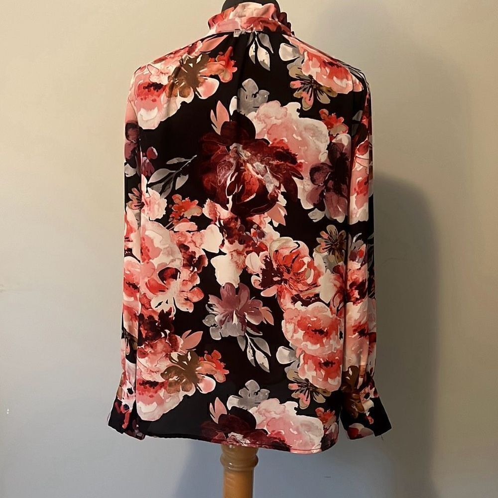 Women's Multicolor Floral Button Front Collared Long Sleeve Blouse - Picture 5 of 9